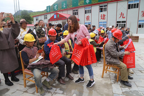 九寨沟县:法律援助进工地 亲民维权零距离.png